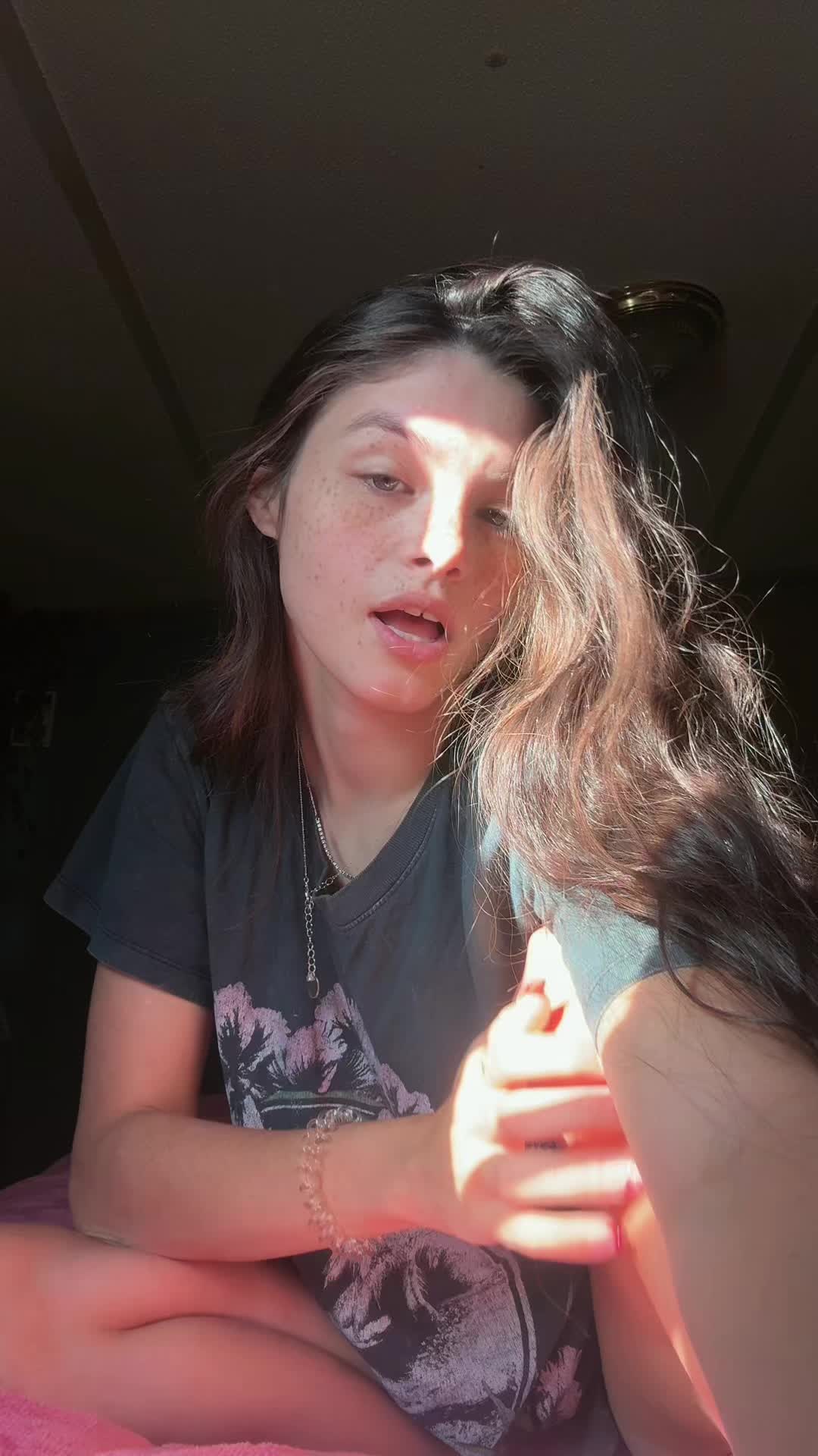 @H 🦋