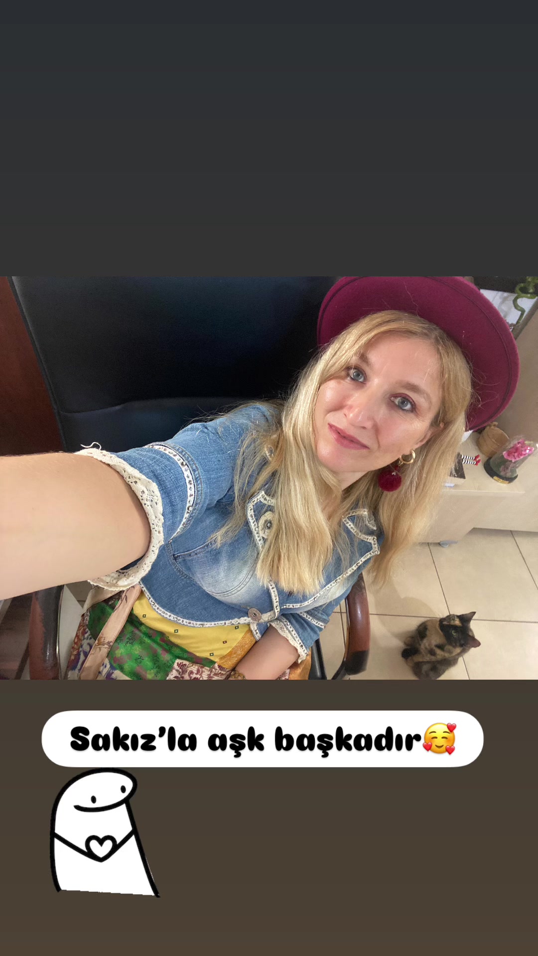 @Şapkalı Kadın