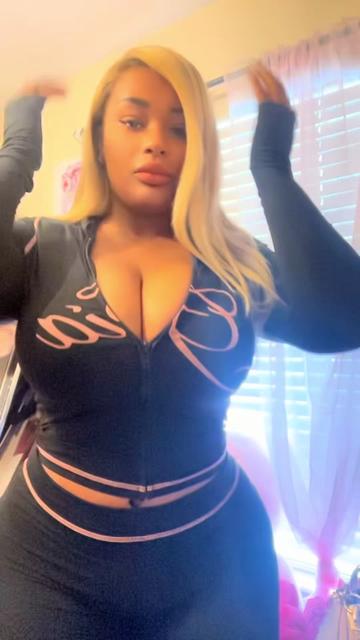 @Ashleythebombshell