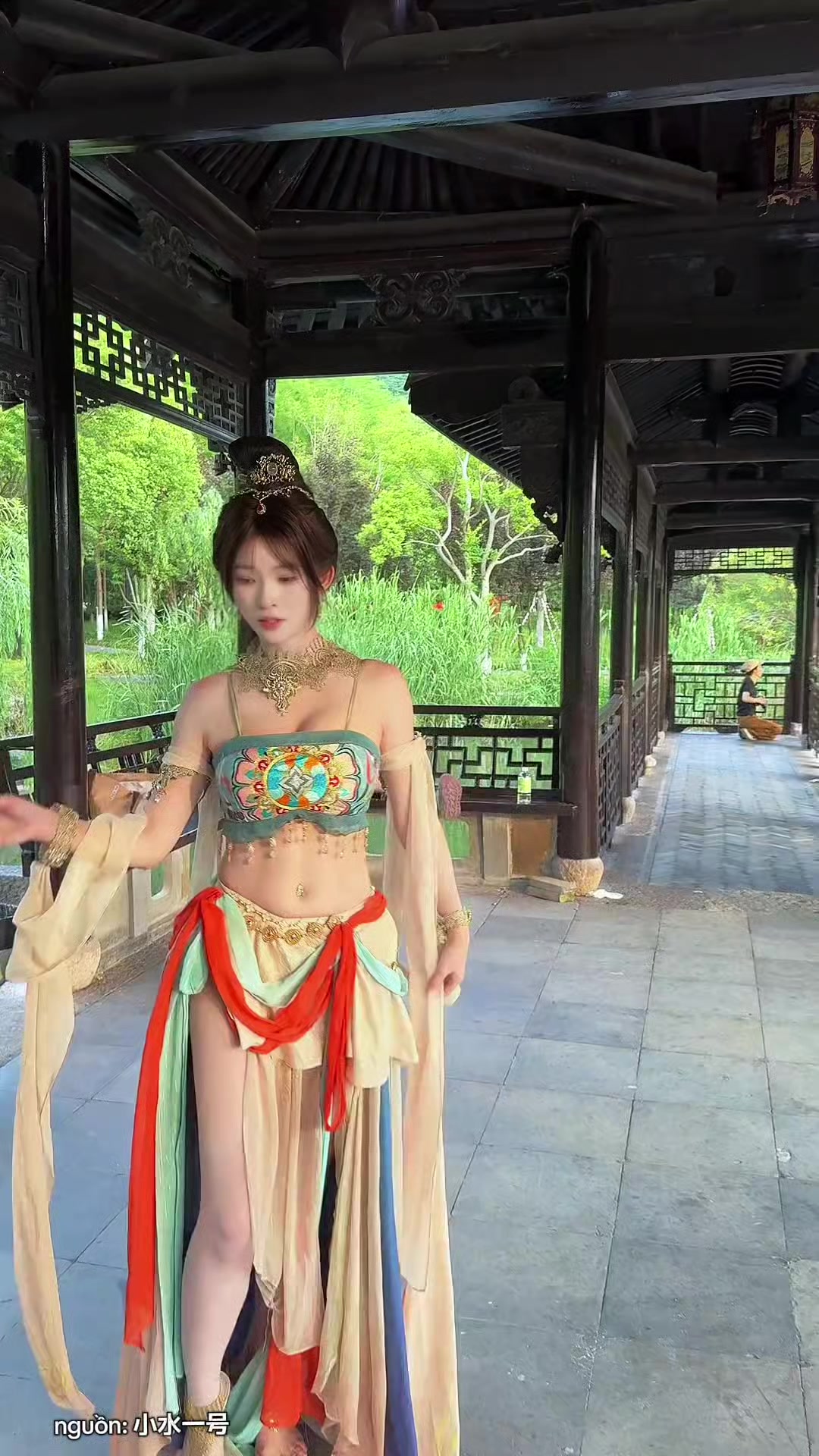 @G&aacute;i Xinh ở Đ&acirc;y