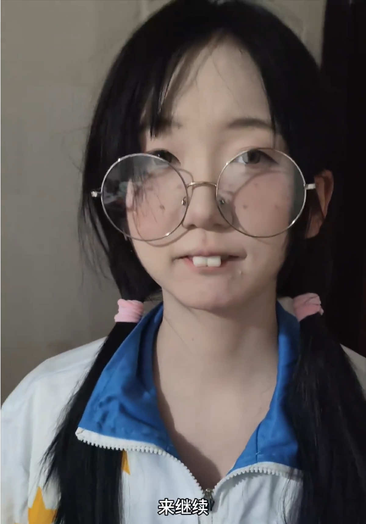 @明越