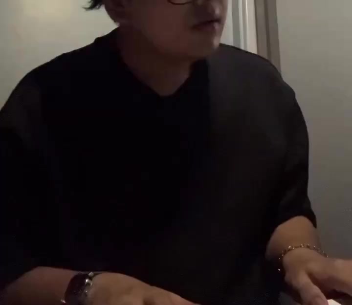 @....