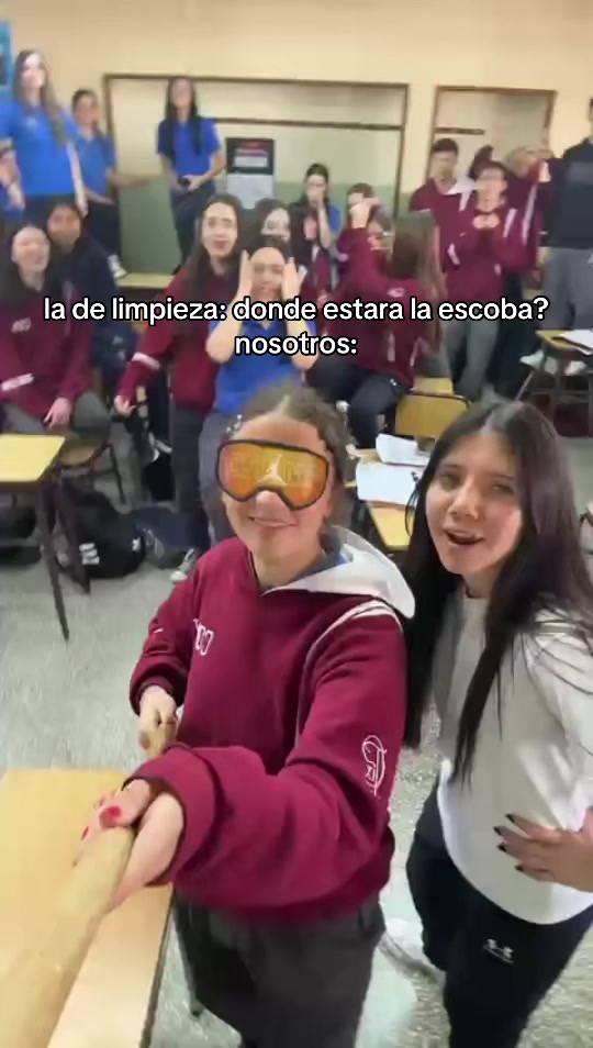 @𝐋𝐀 𝐃𝐈𝐒𝐓𝐈𝐍𝐆𝐔𝐈𝐃𝐀 🍾