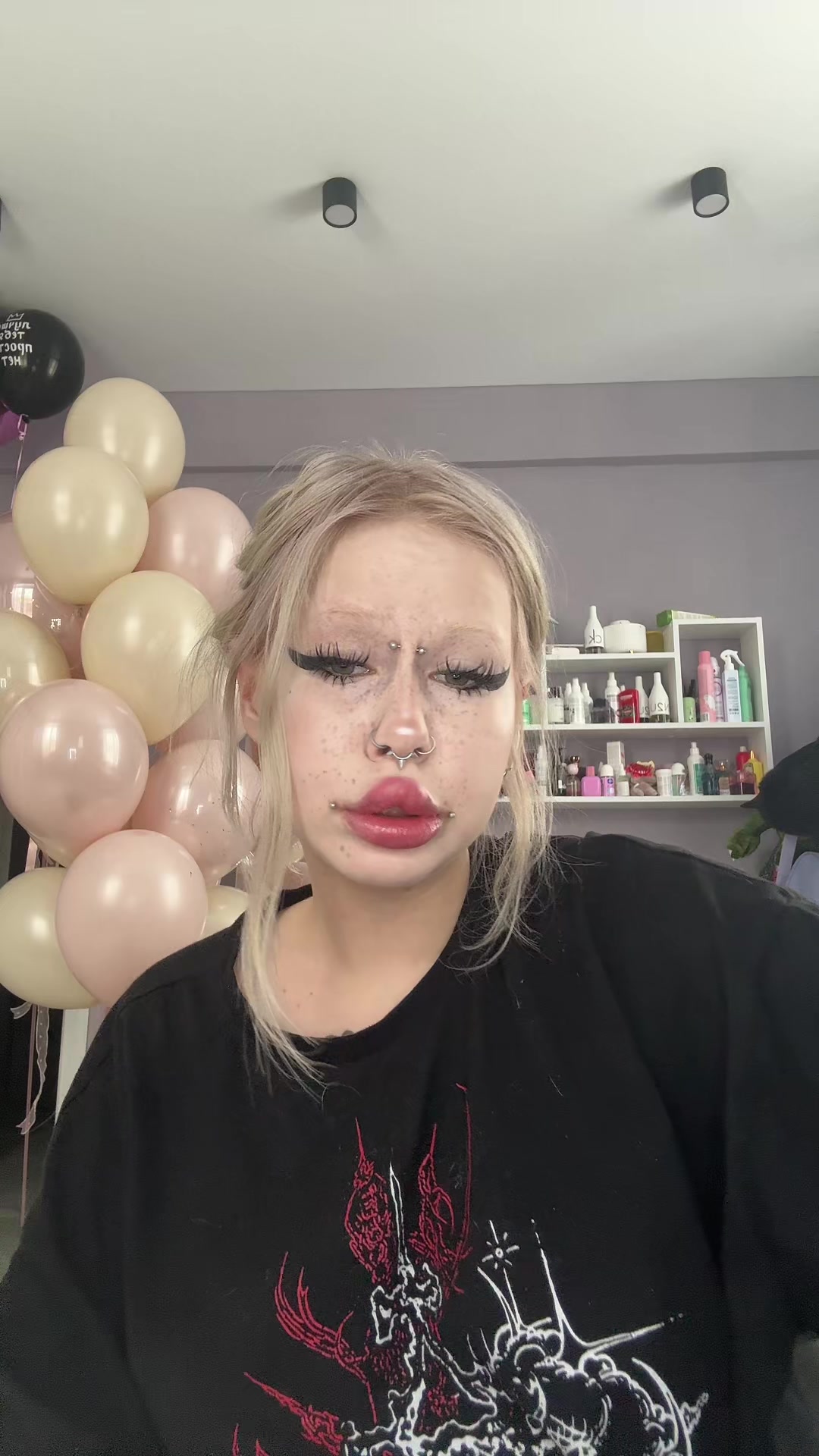 @😳