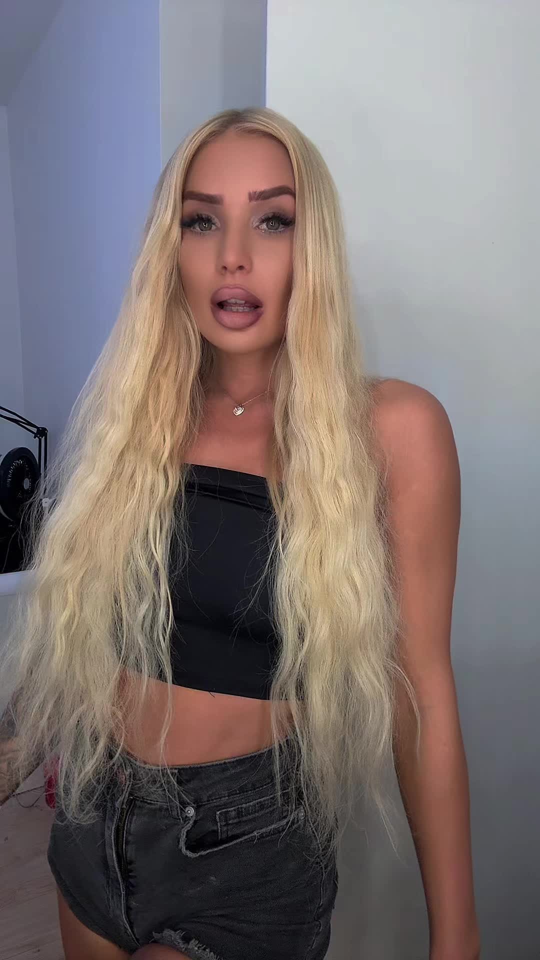 @RitaTheBlonde