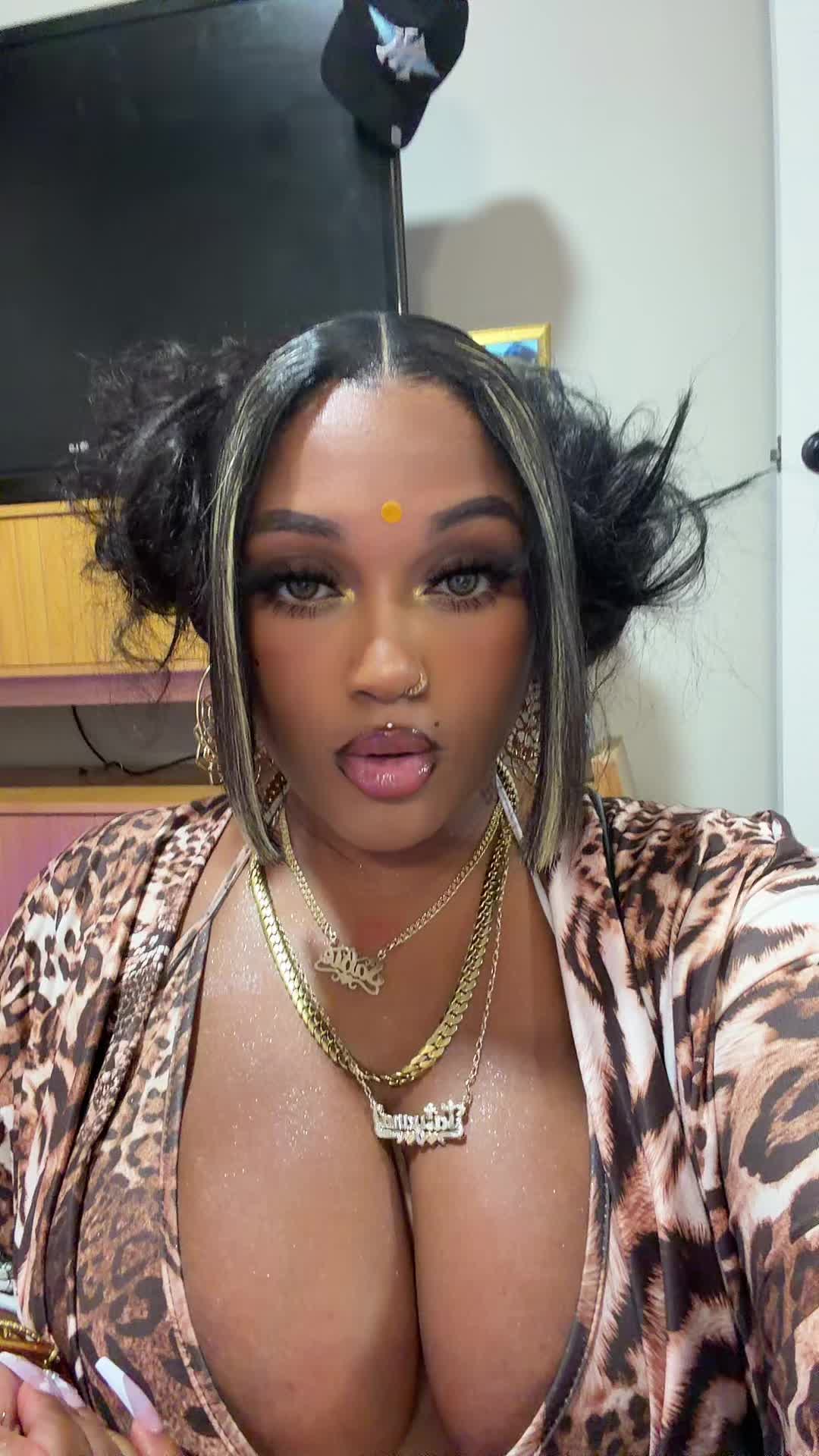 @Sheprettymoody