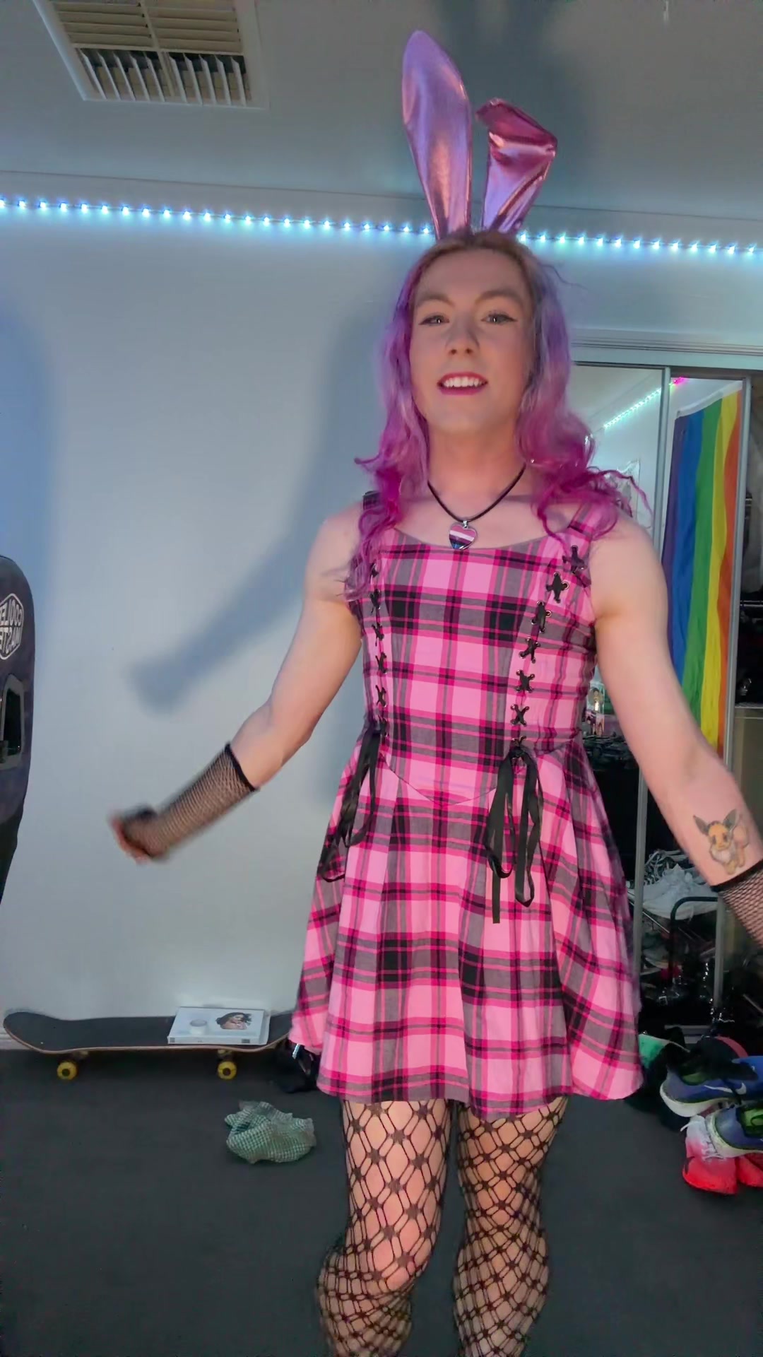 @Foxy_femboy