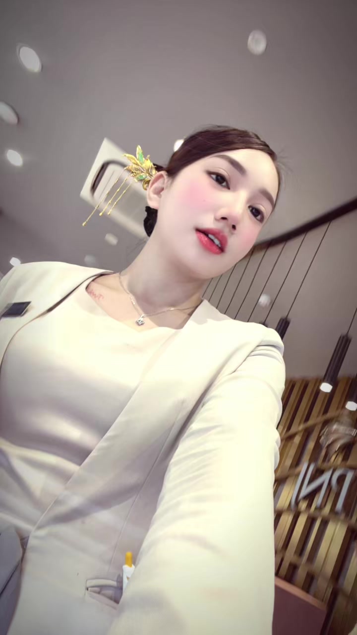 @𝑻𝒉𝒂𝒏𝒉 𝑯𝒂̆̀𝒏𝒈🩵
