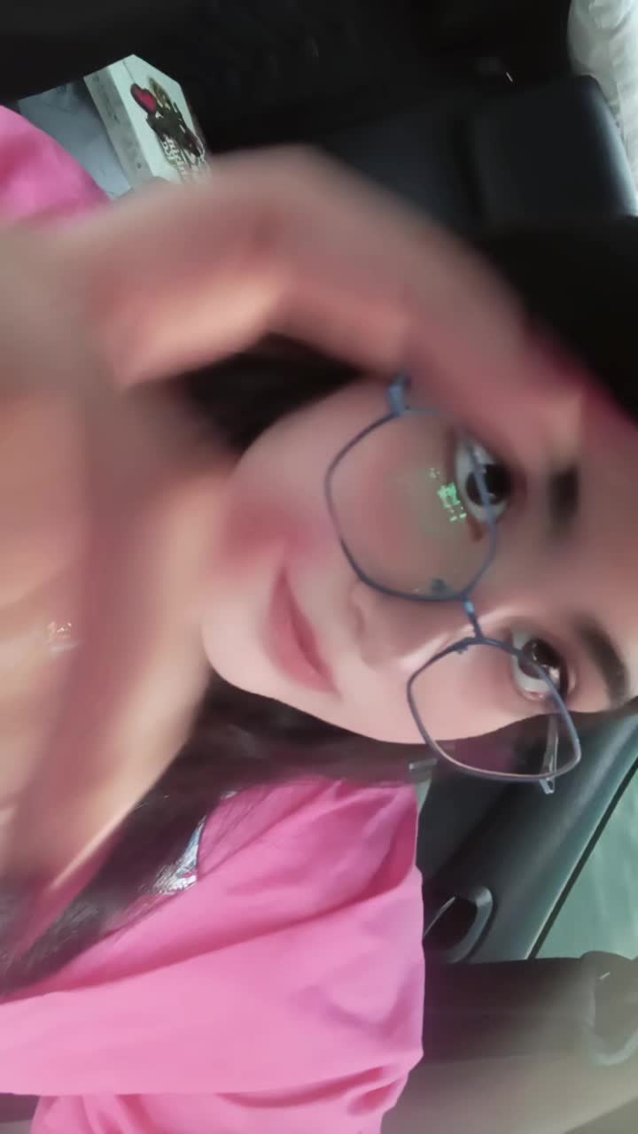 @𝐻𝑒𝓁𝒾𝒶 🐇💕