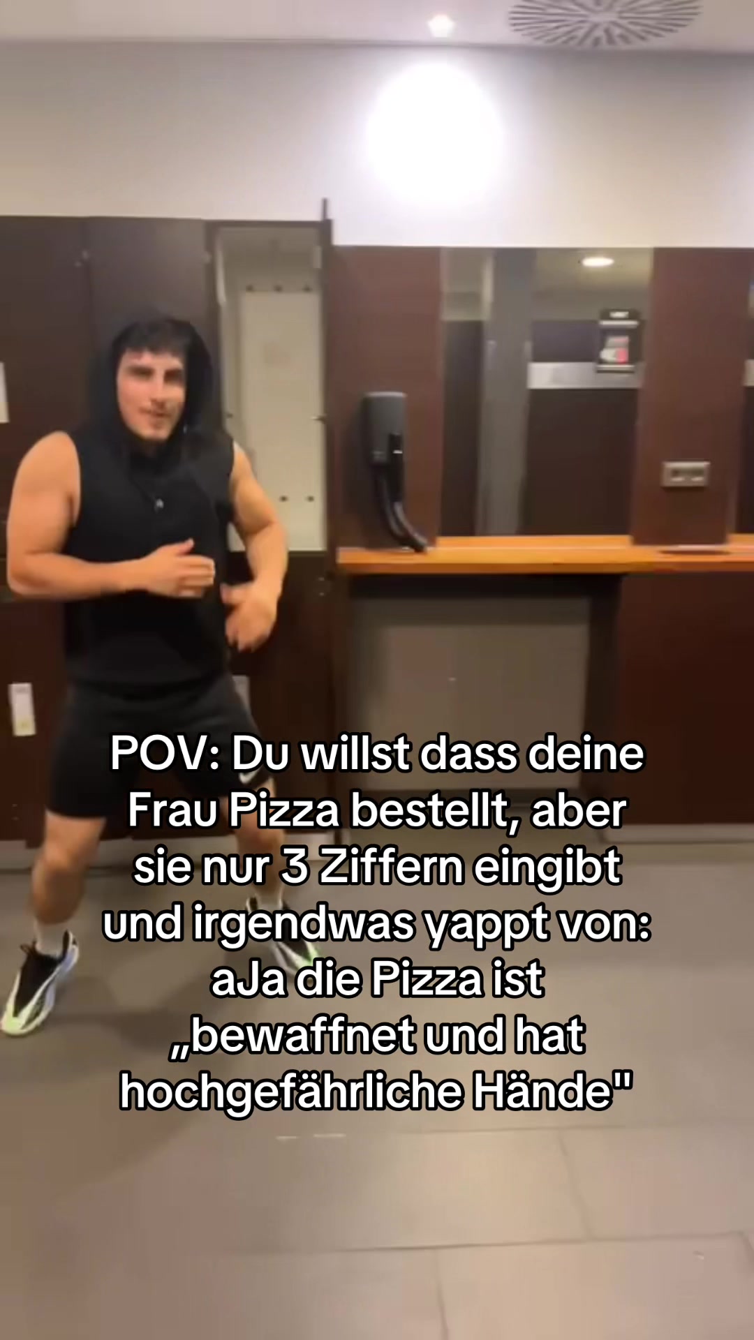 @(MO)