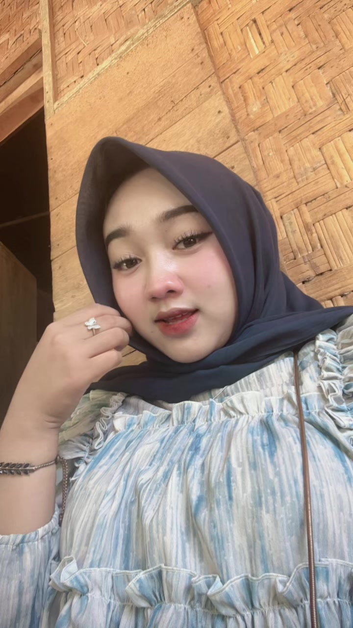 @(jeni&reg;️)