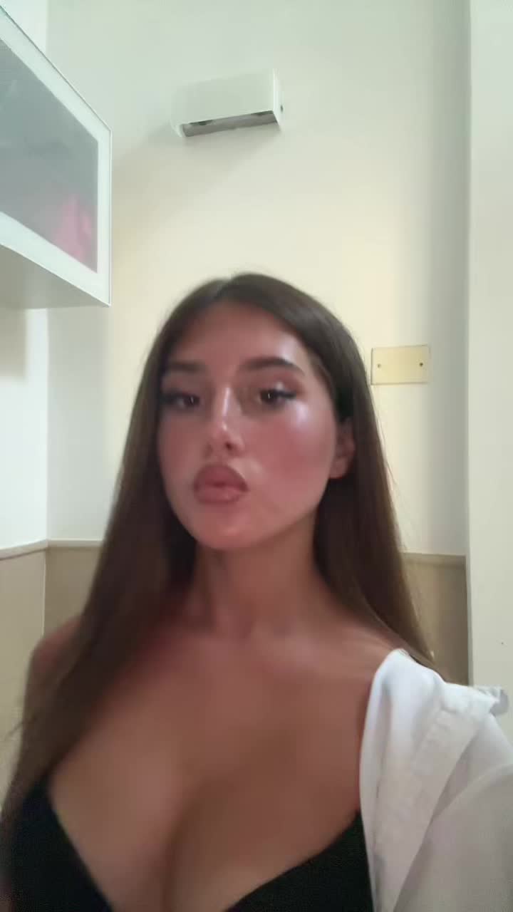 @𝐄𝐌𝐌𝐀💫