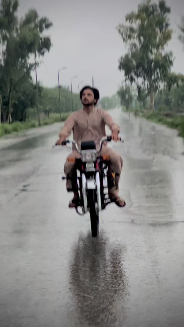 @$HAHID_IQBAL✨🦢