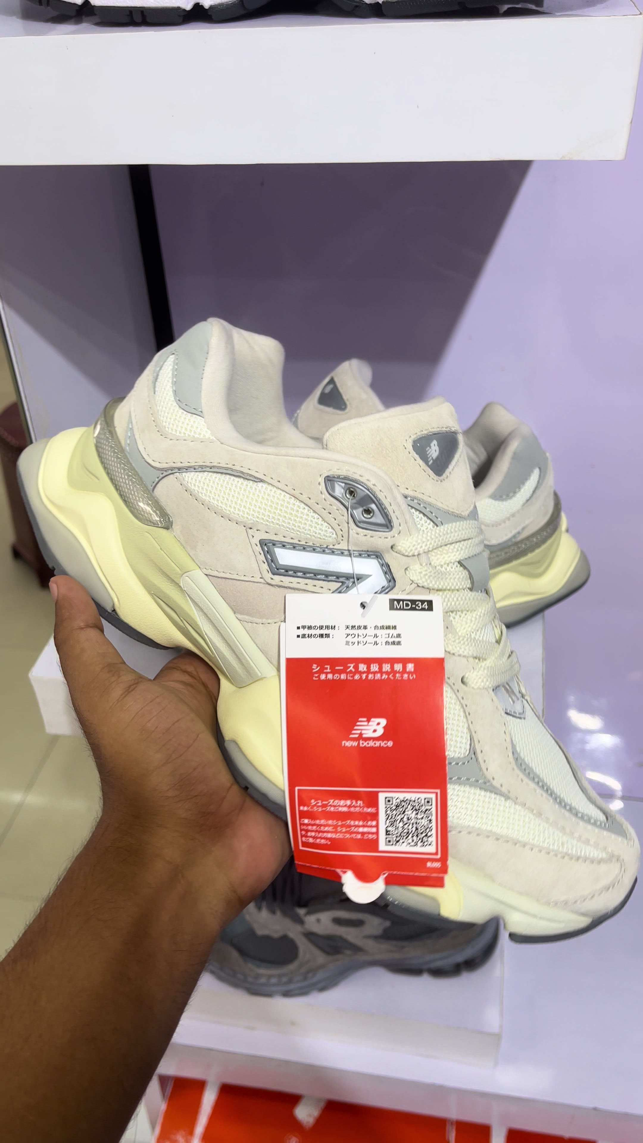 @Chitwan Becky Sneakers