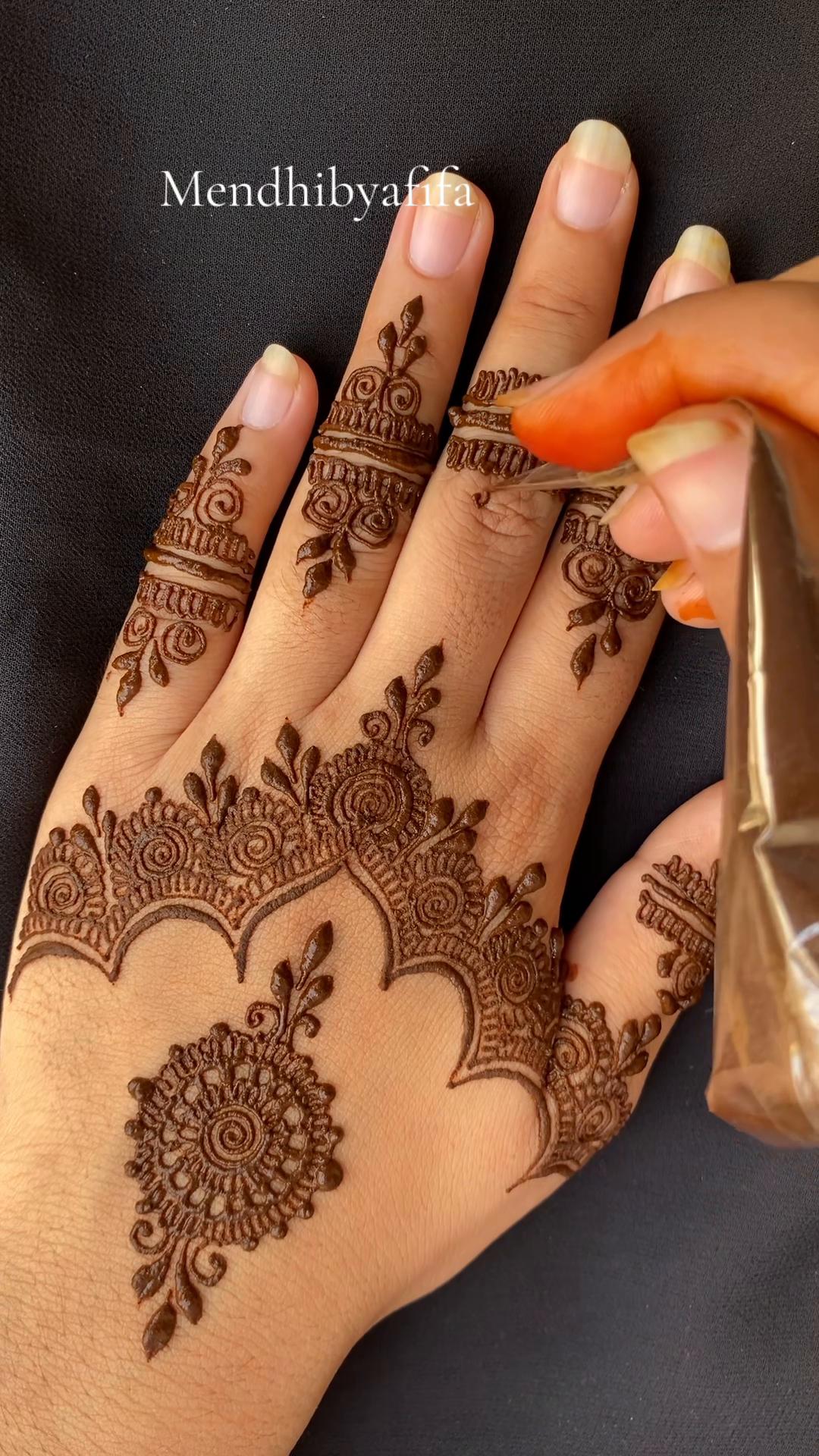 @Afifa_henna
