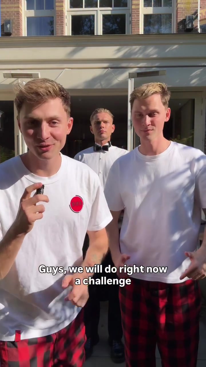 @Czechgaytwins1