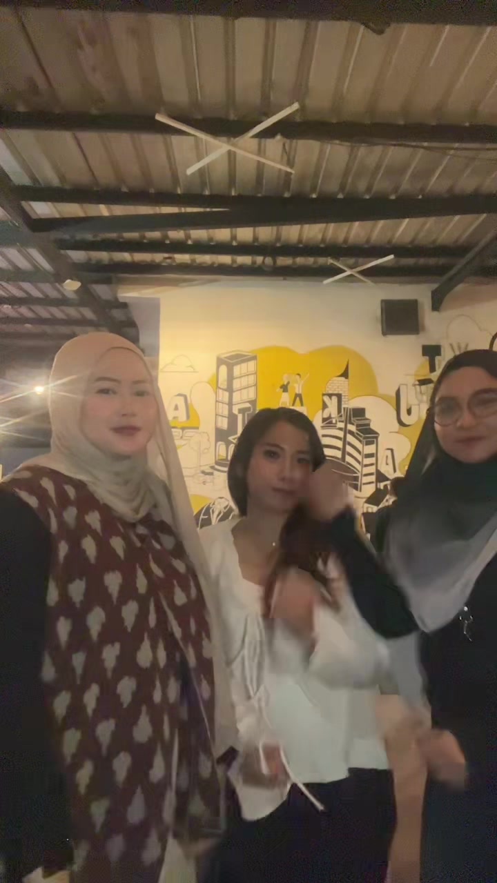 @LULU KAMALIA