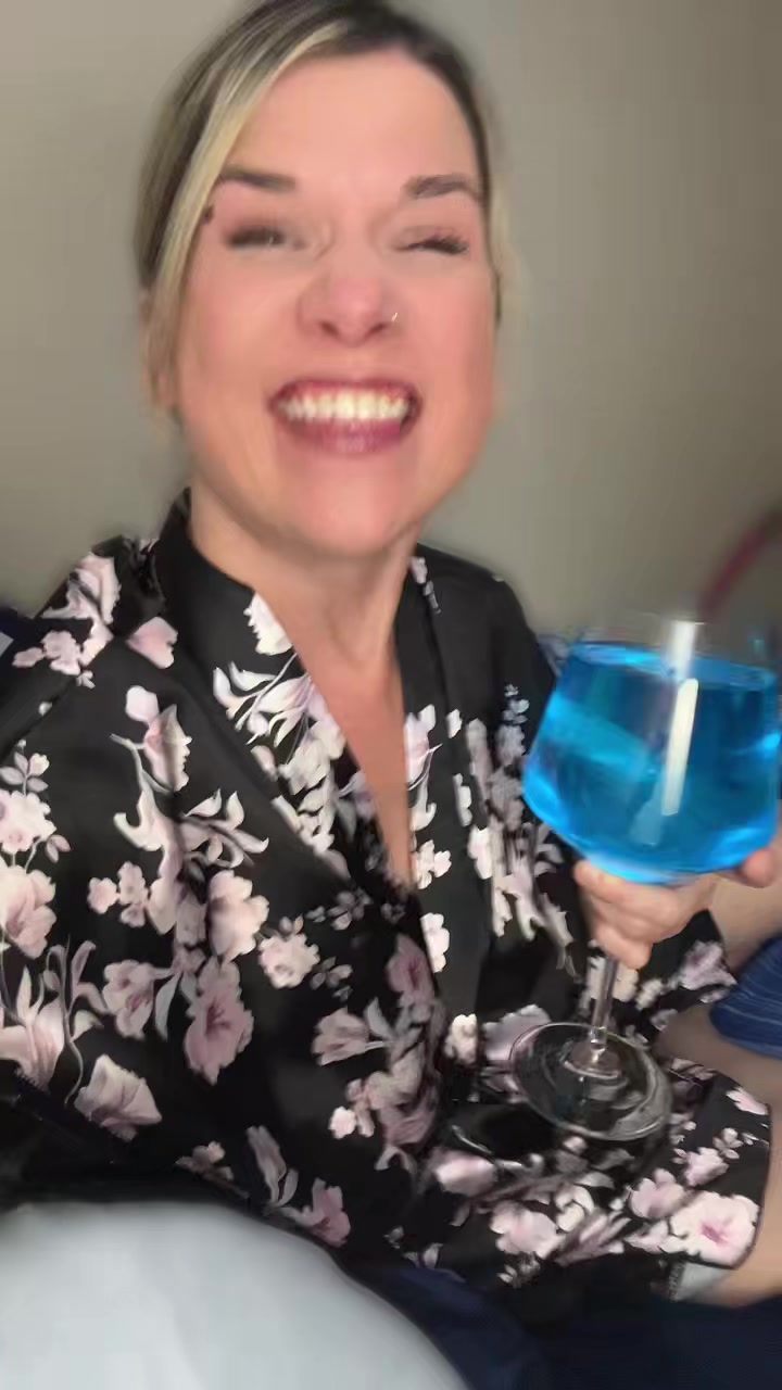@Hotmomvibes