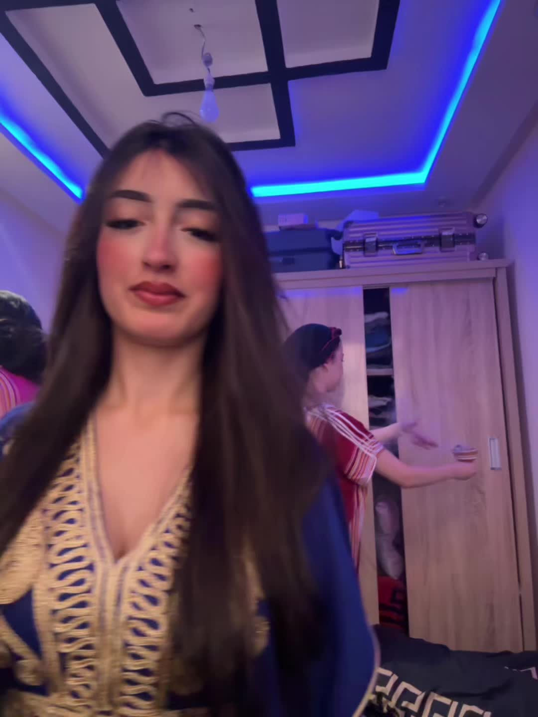 @👩🏻🦯➡️
