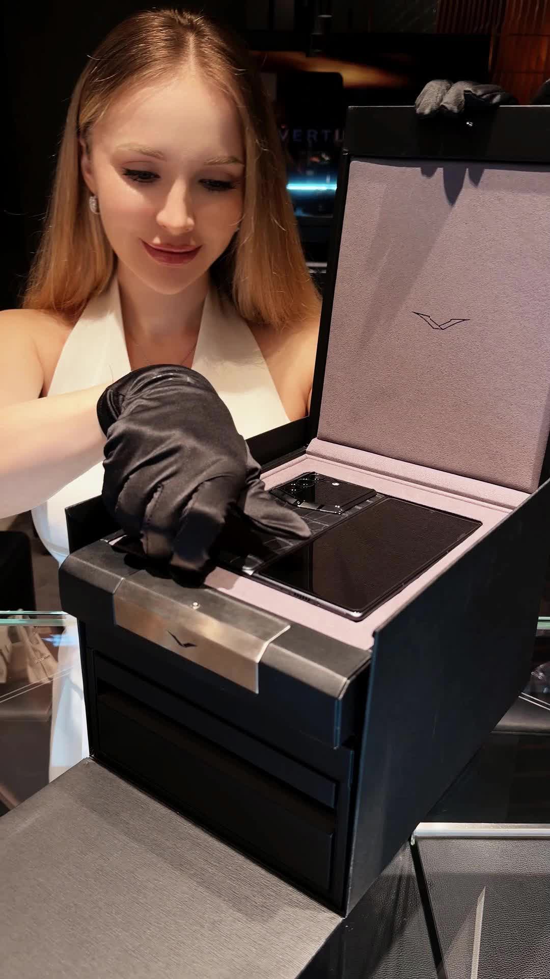 @VERTU OFFICIAL-US