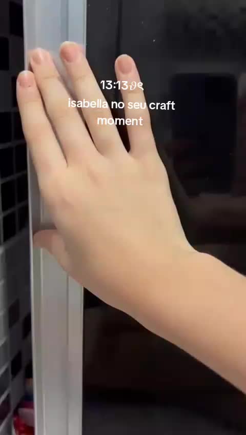 @oque a isabella ta fazendo?