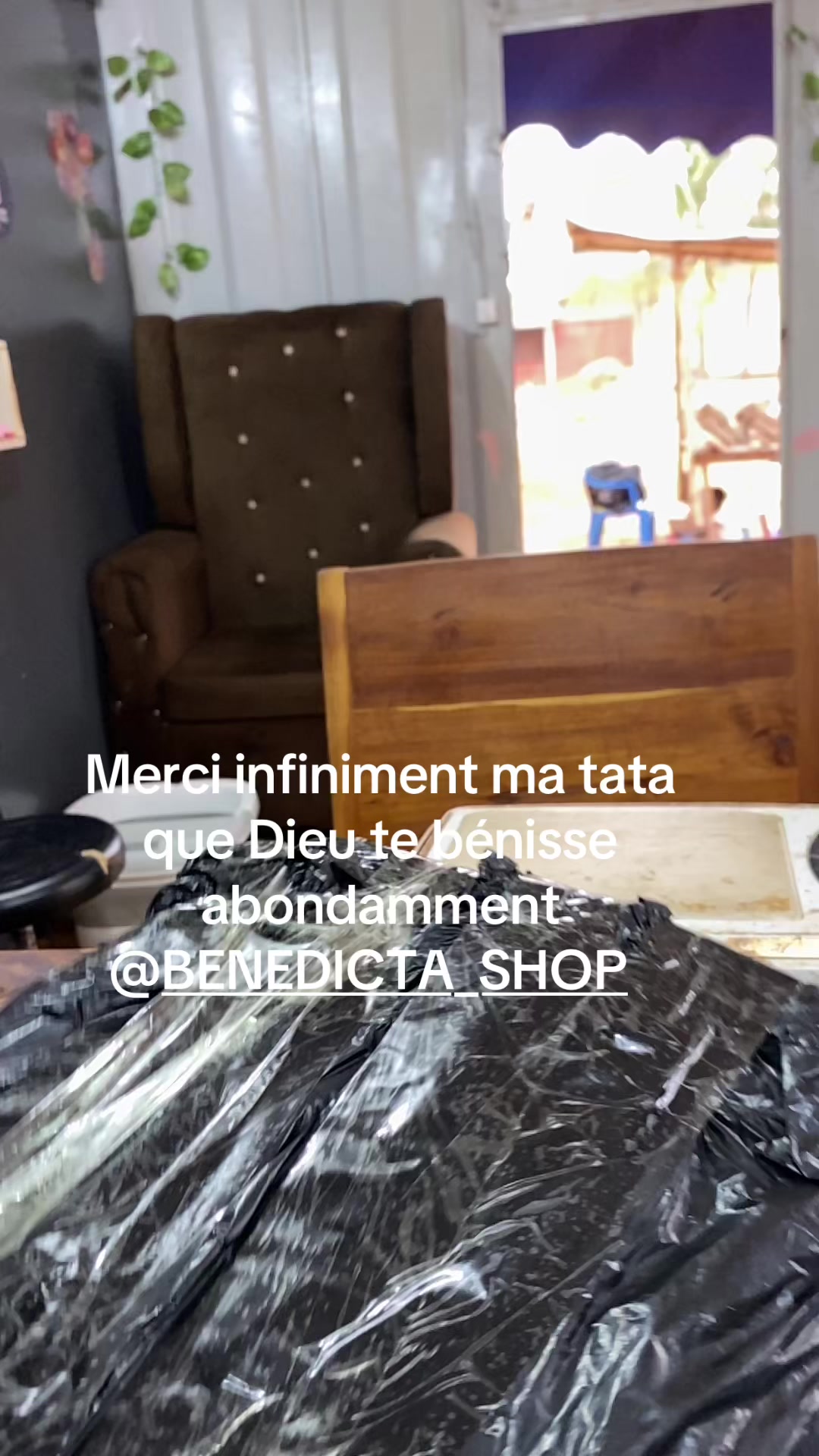 @NKM nail’s Maman na conteneur