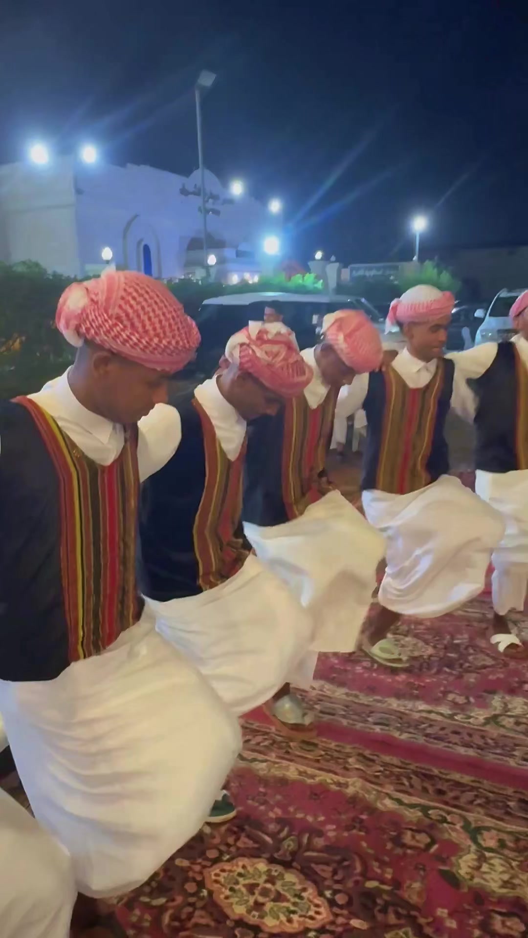 @ڤرقة آخوإن عـآيٌـل🤍🌼.