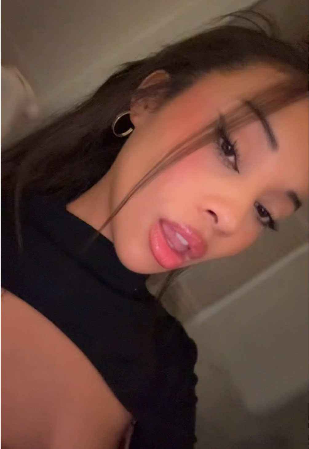 @ℳ𝒶ℯ̈𝓁ℯℯ𝓃 🌺