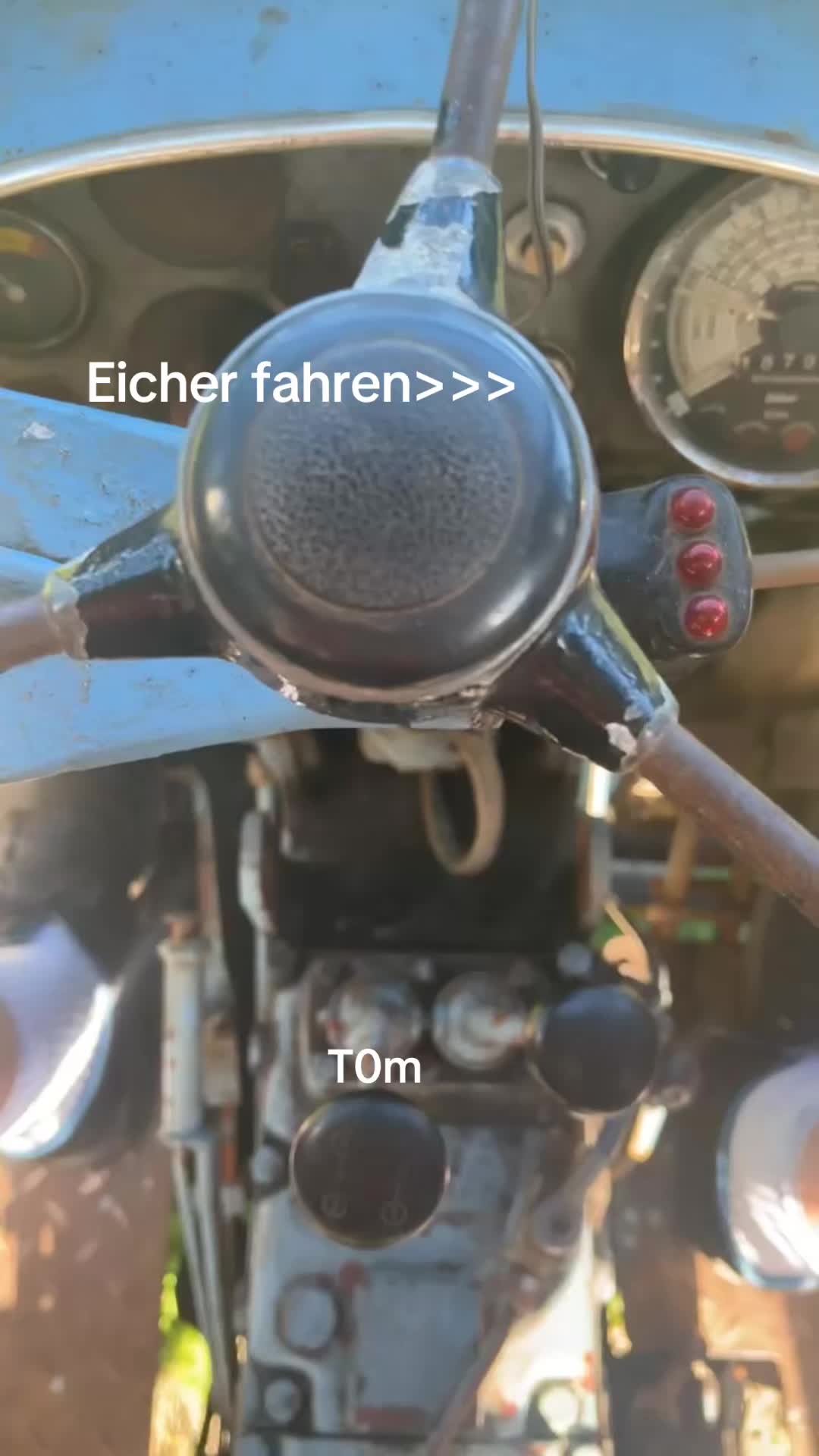 @t0m