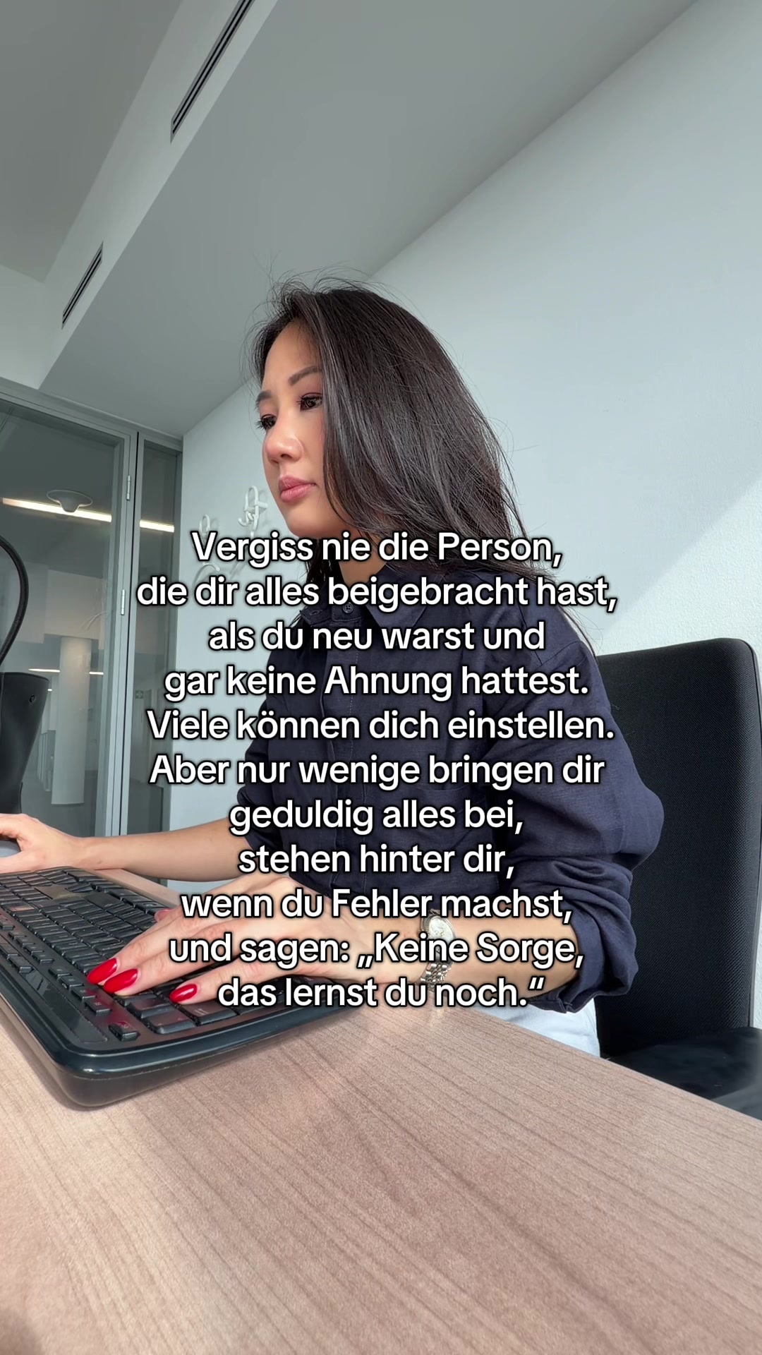 @Qwen | Corporate Girl 💻🫧