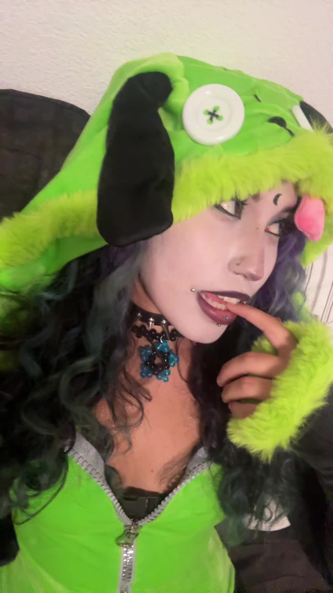 @🧚🏼&zwj;♂️