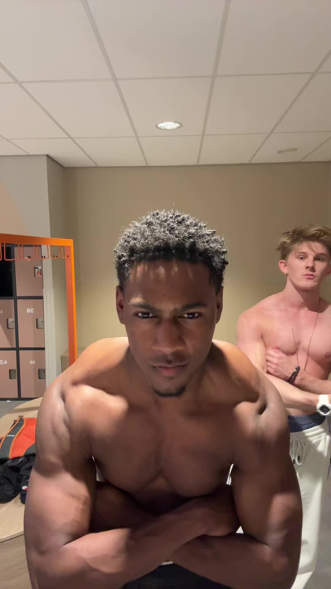@T𓃵