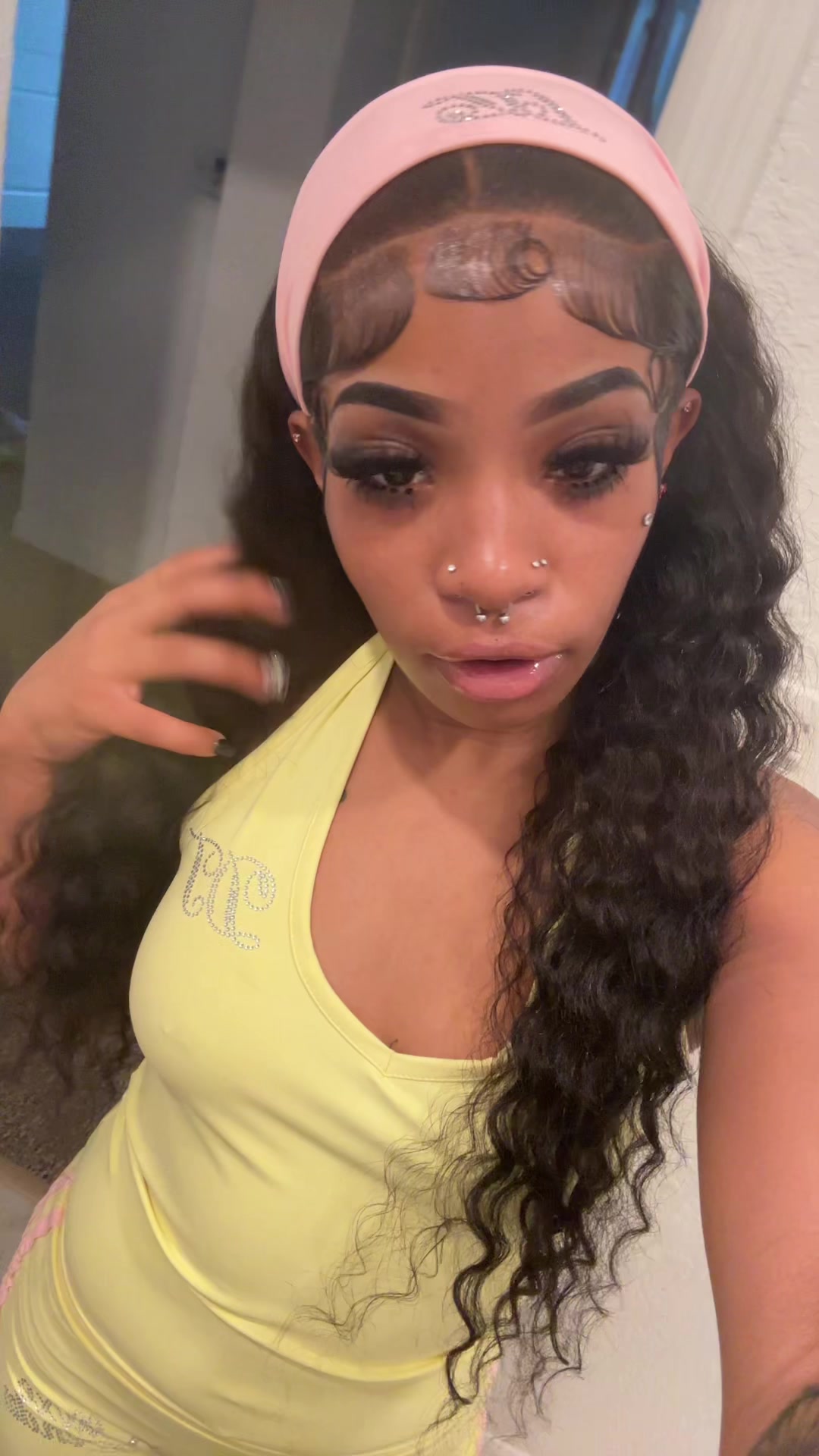 @👩🏽&zwj;❤️&zwj;💋&zwj;👩🏽