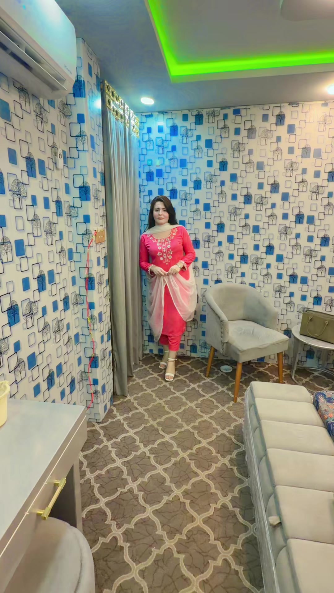@Riya Khan34
