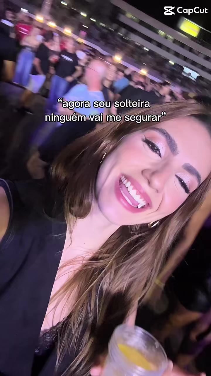 @Anna Giulia &Aacute;vila Frauzino