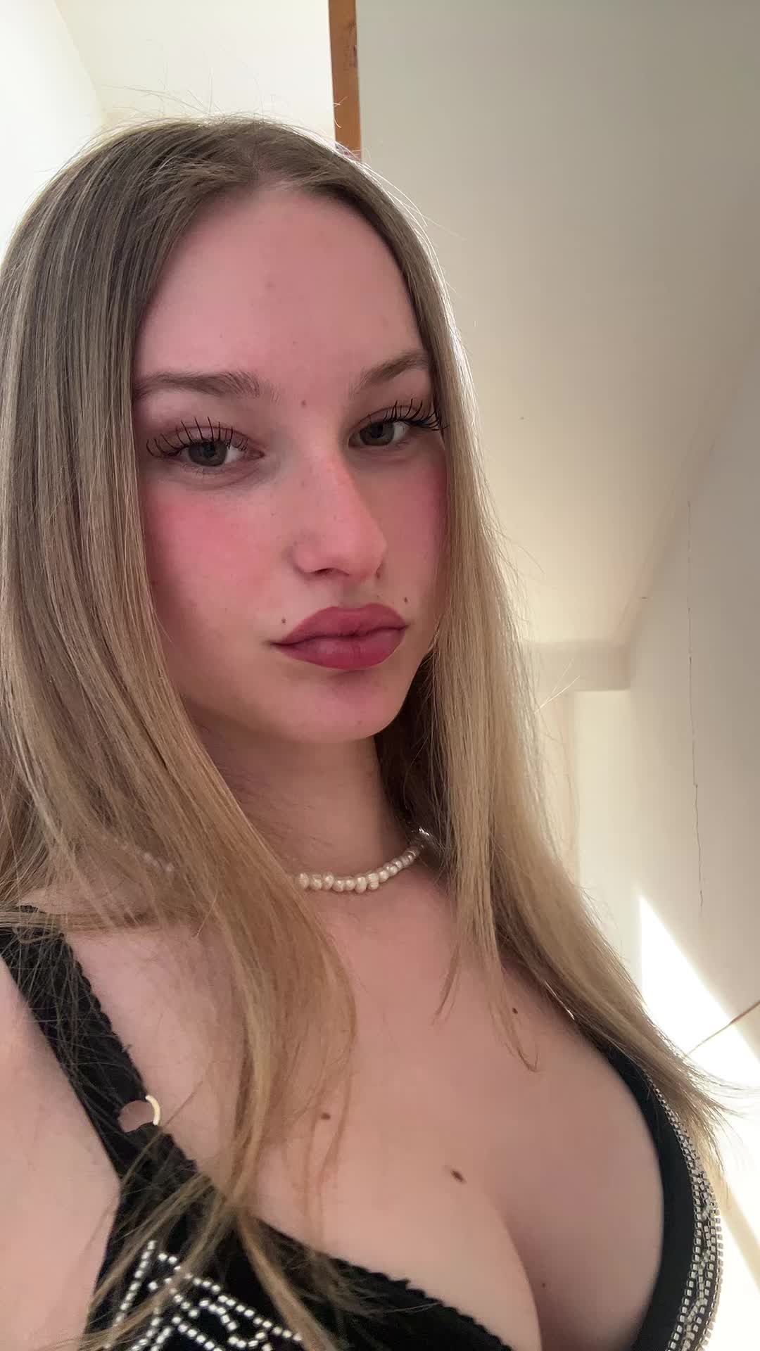@Lily 🎀🪩