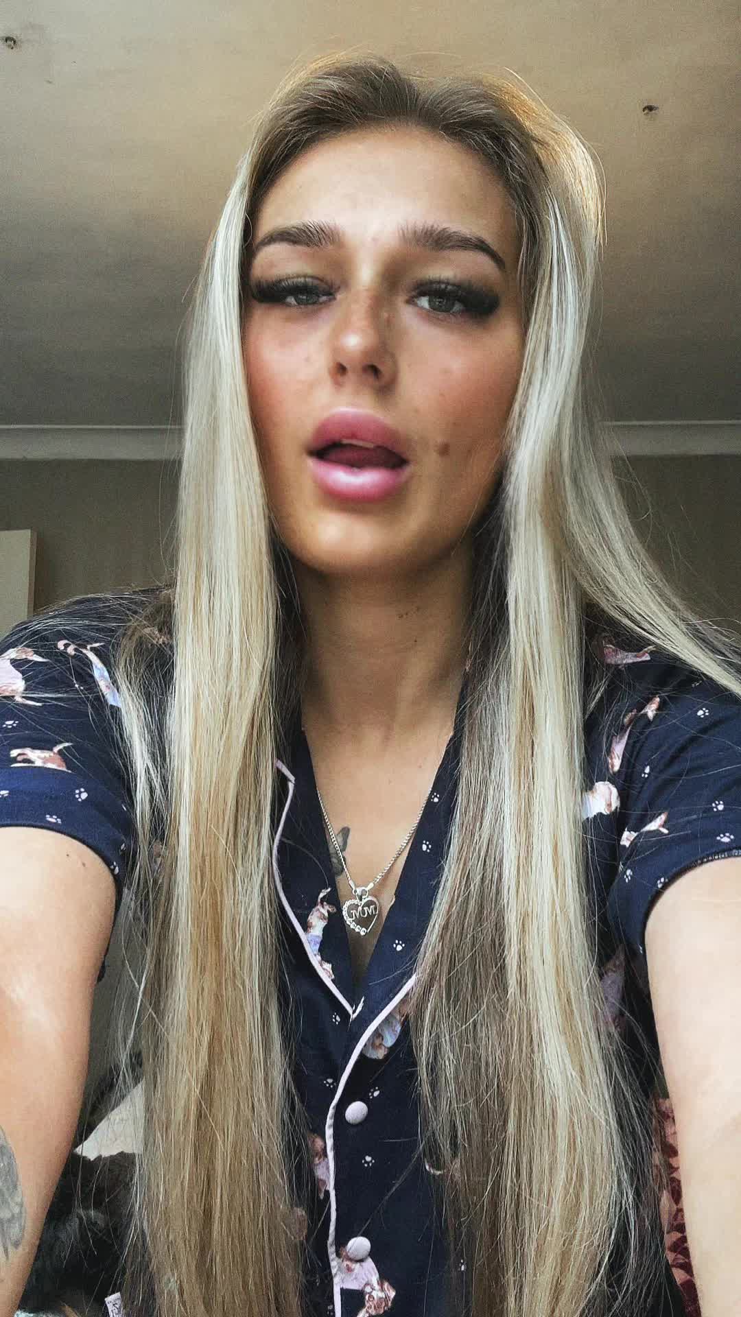 @anniaxo22