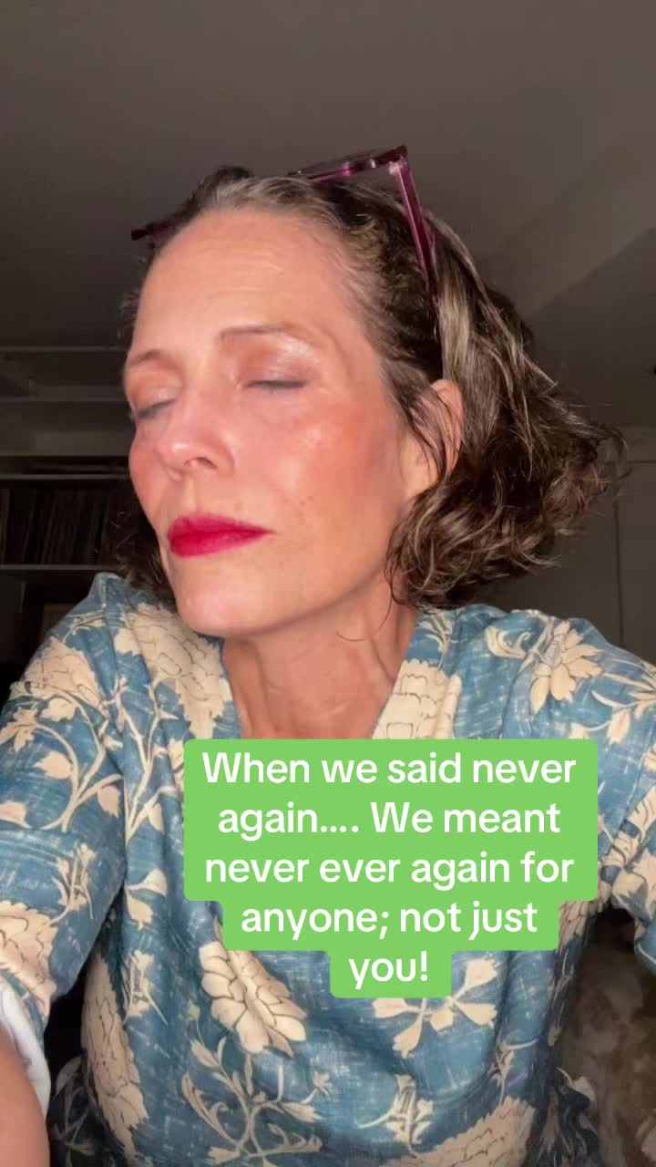 @HolaAmy