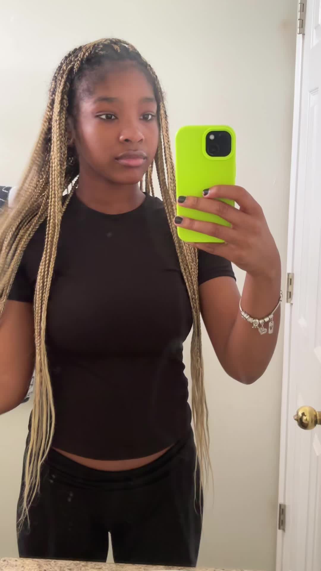 @⃟