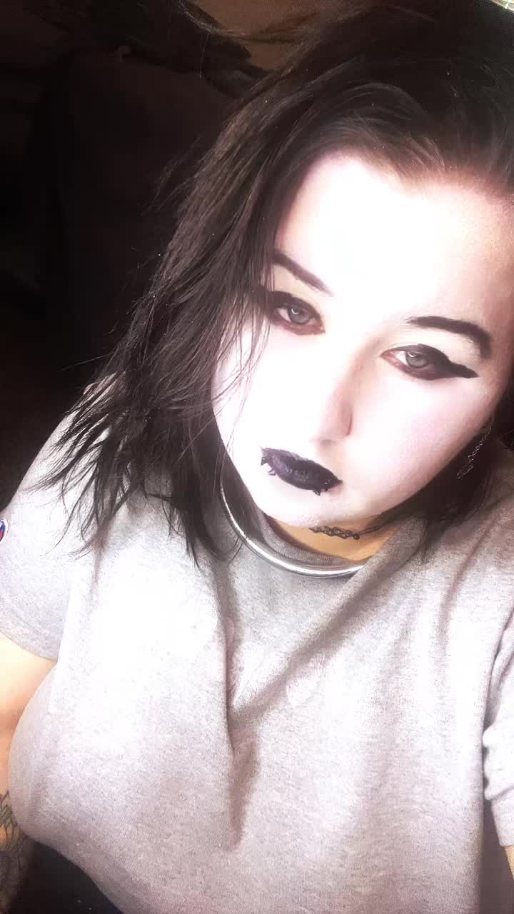 @sp00ky_treats
