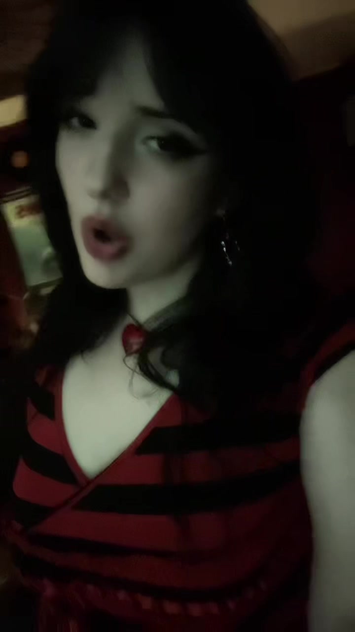 @😼