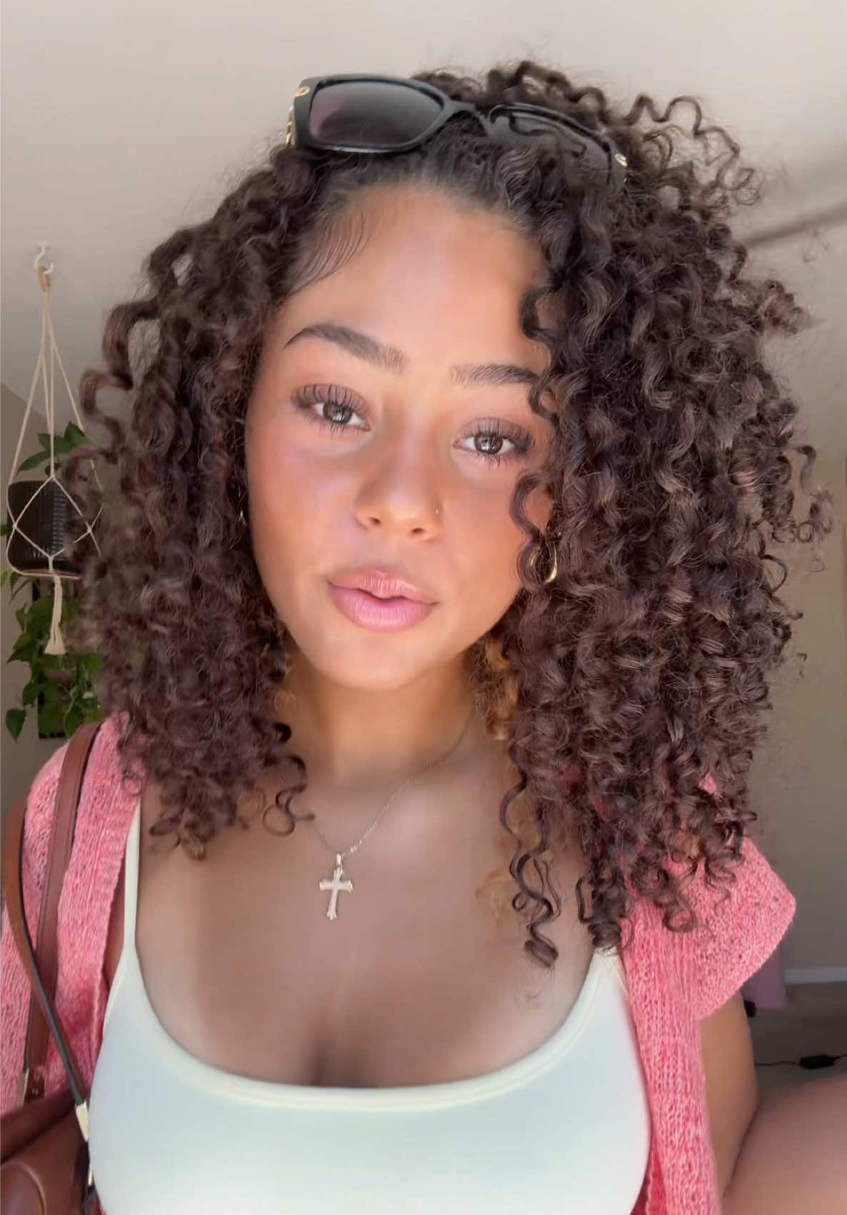 @𝑾𝑯𝑰𝑻𝑵𝑬𝒀 𝑭𝑰𝑬𝑳𝑫𝑺🌺