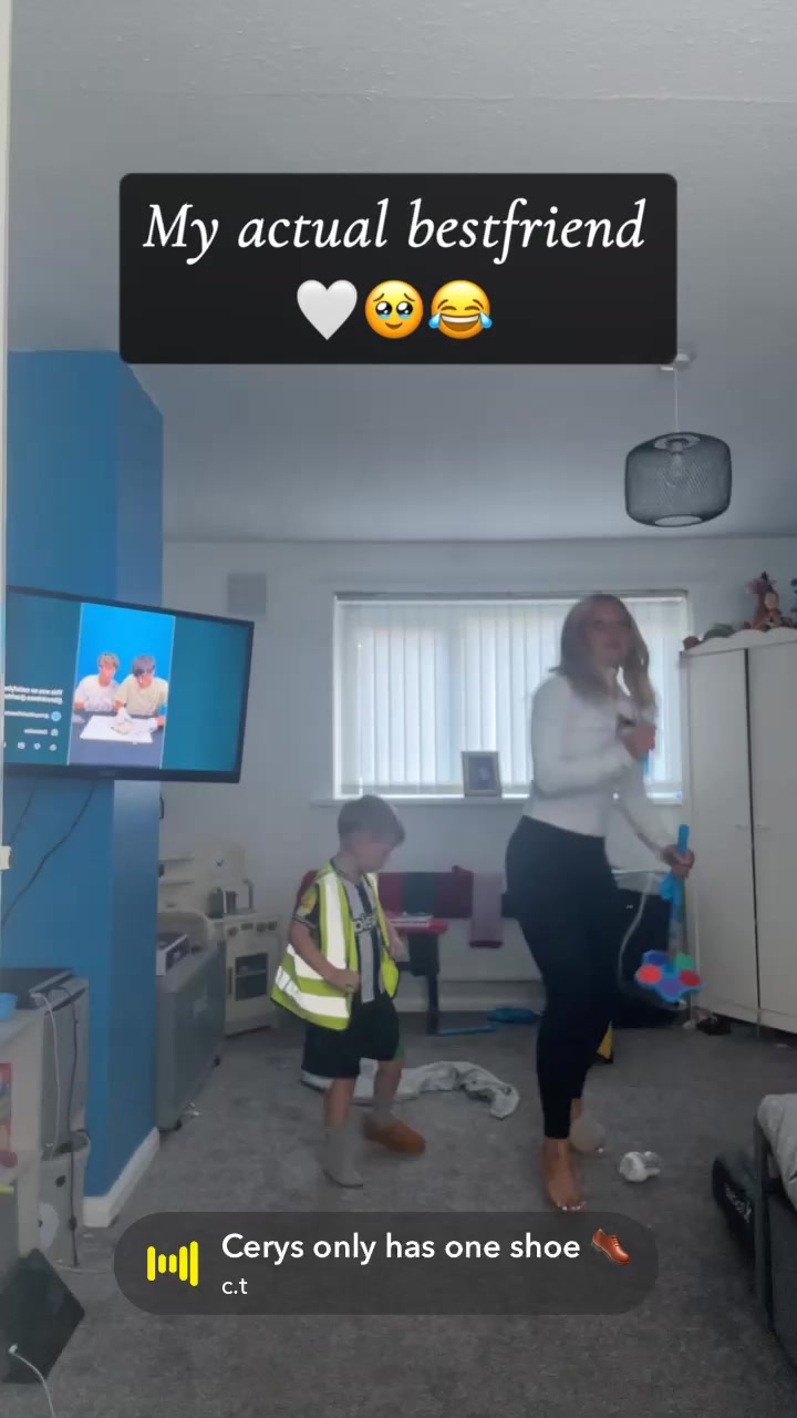 @cerysthompson2