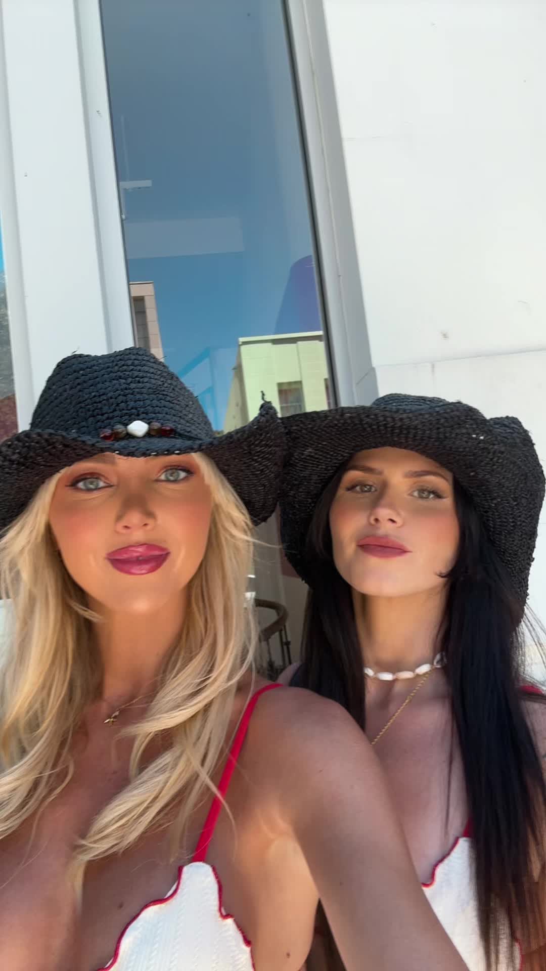 @annieknight28