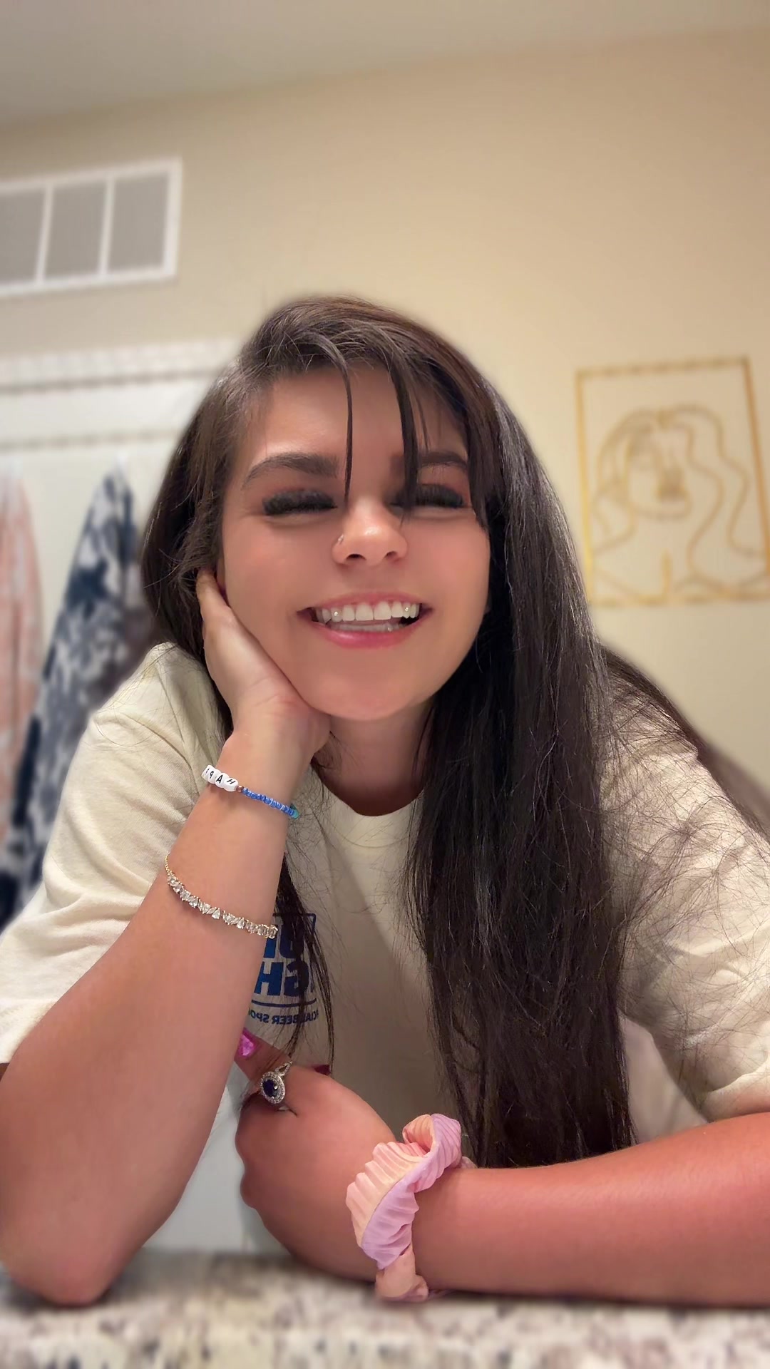 @Desi💫