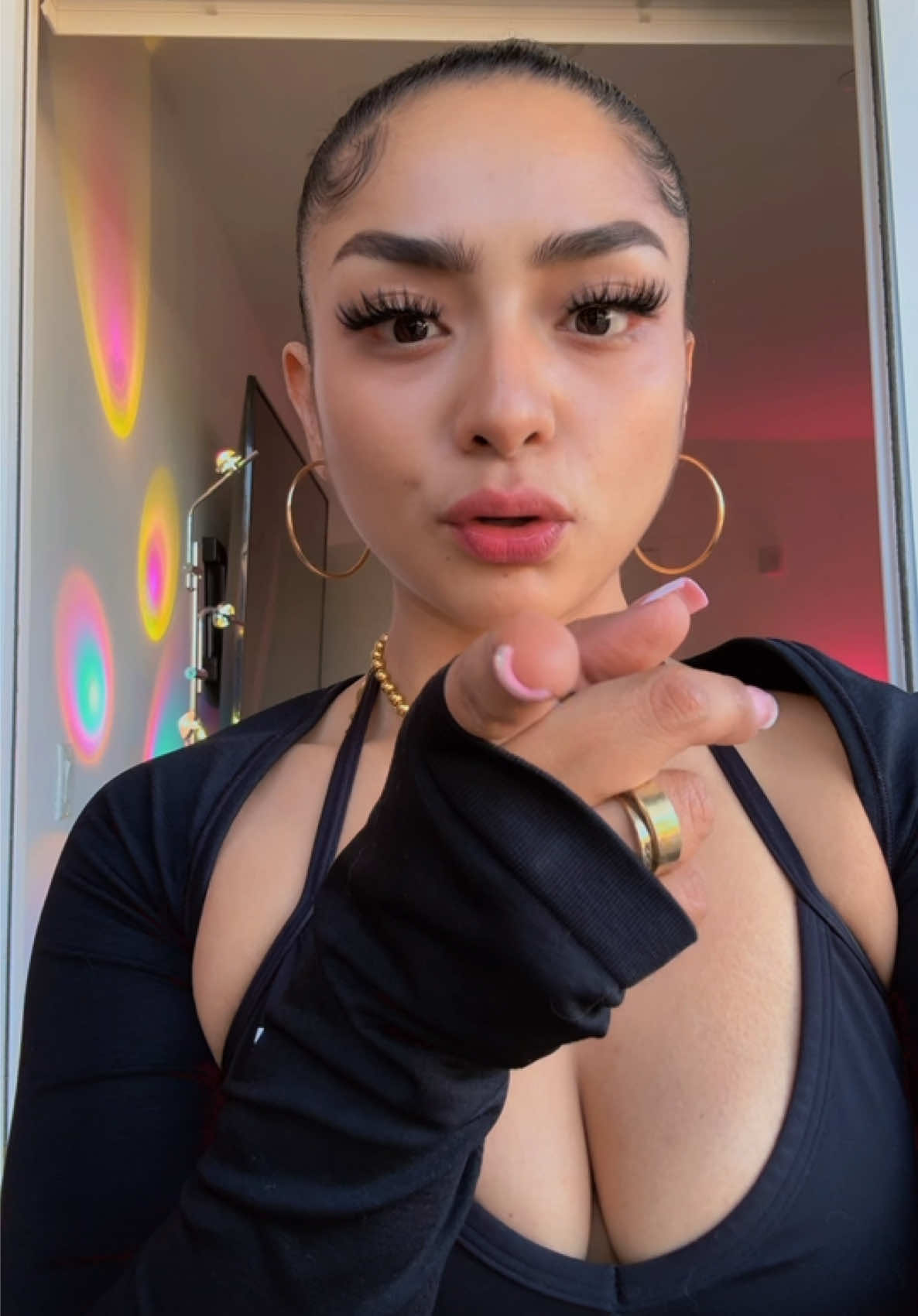 @Lucy Moreno🇸🇻