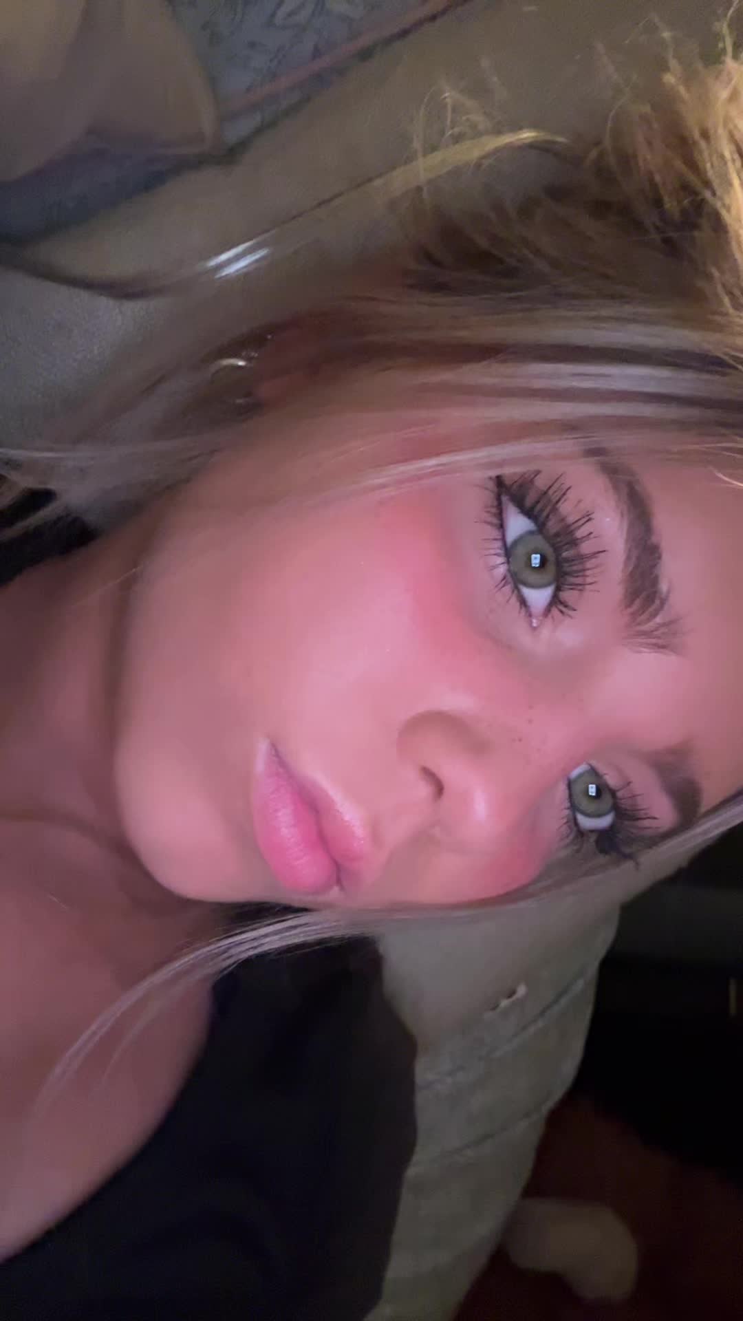 @$elena😛