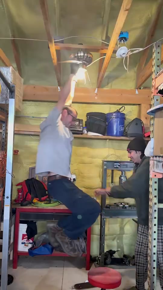 @FrndlyNeighborhoodElectrician