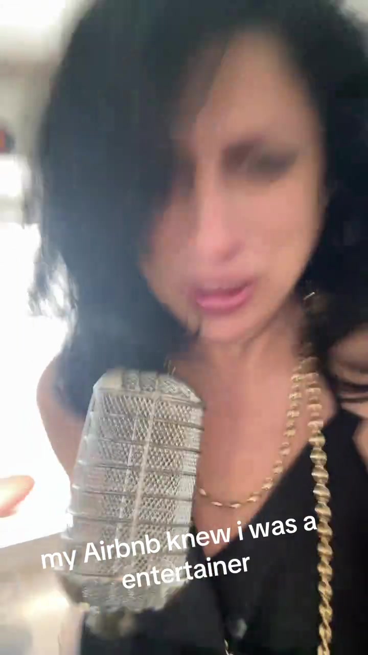 @Dolly_Canadezika