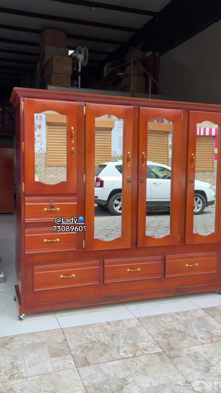 @comercial la nueva oficial1